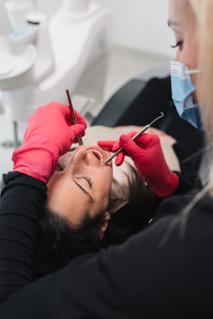Studio Frangini Teglia: visita dentistica di controllo per l'igiene orale. Cura e prevenzione dentale.